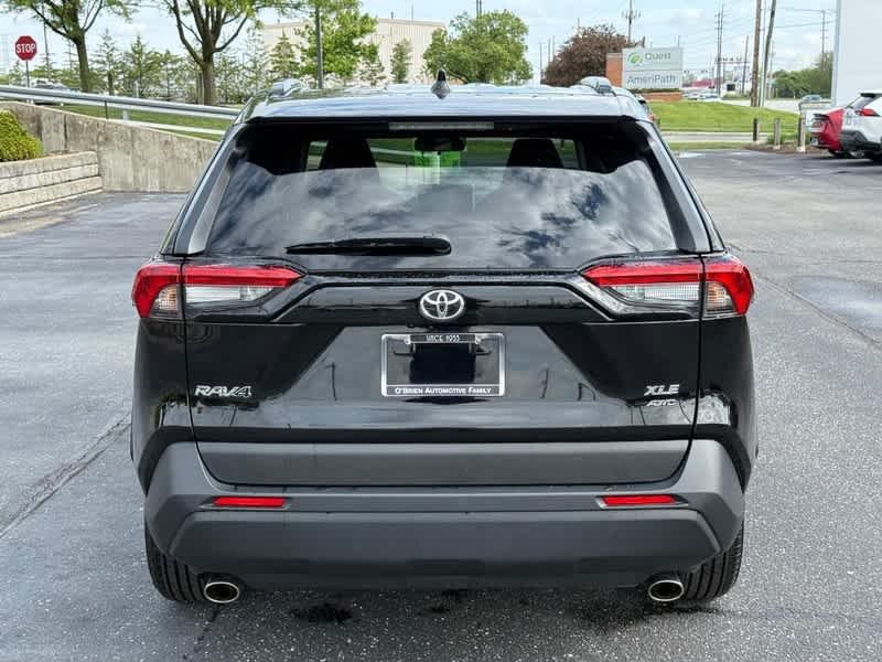 Used 2025 Midnight Black Metallic Toyota XLE image 4