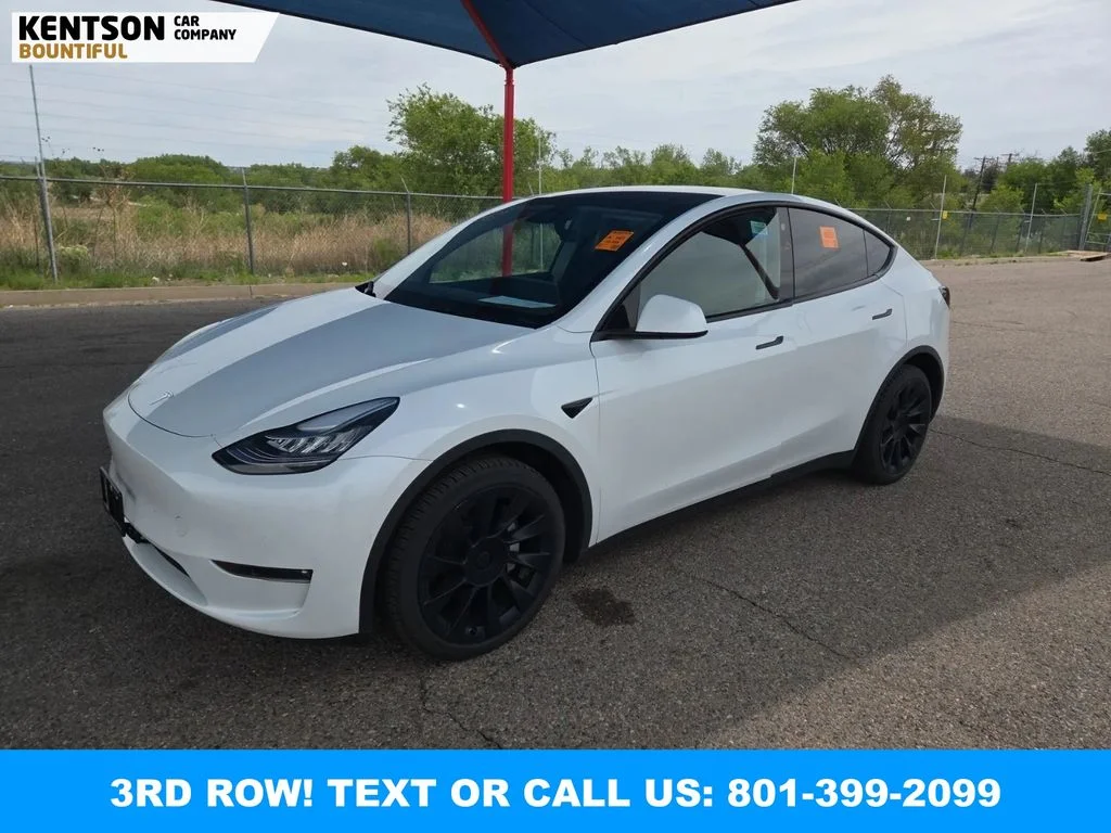 2022 Tesla Model Y's photo