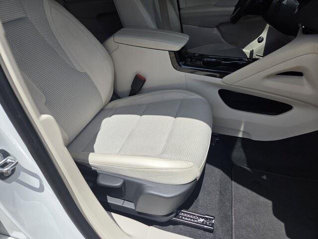 Used 2023 Summit White Buick Preferred image 30
