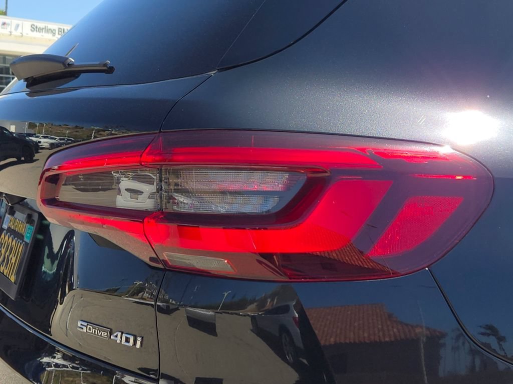 Used 2023 Black Sapphire Metallic BMW sDrive40i image 4