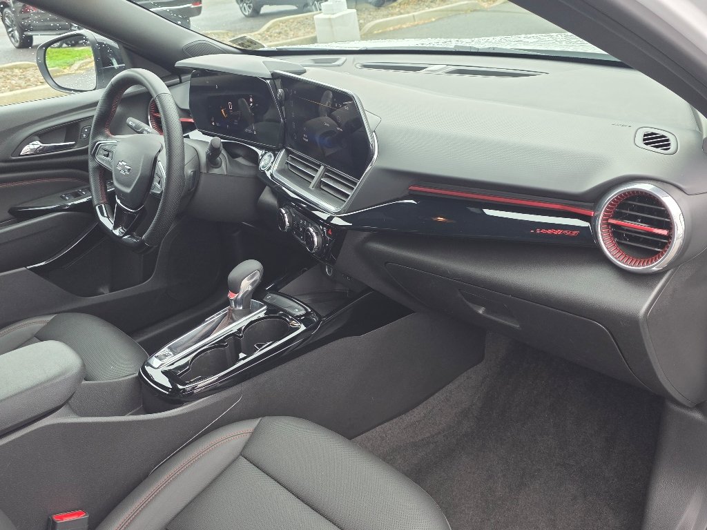 Used 2025 Summit White Chevrolet 2RS image 21