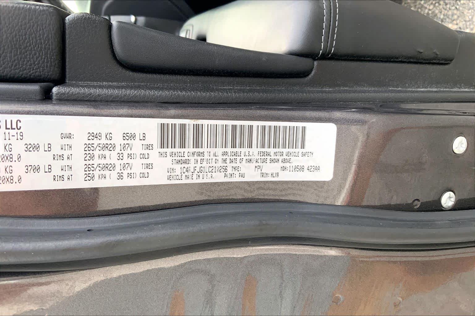 Used 2020 Granite Crystal Metallic Clearcoat Jeep Summit image 31