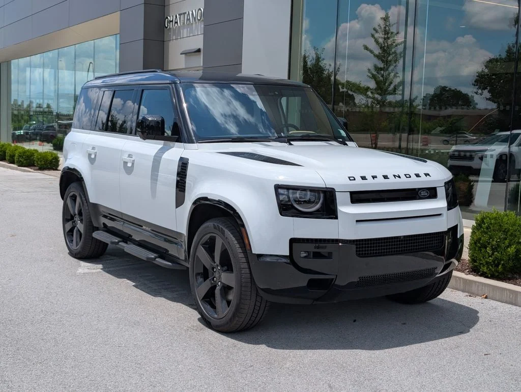 New 2026 Fuji White Land Rover X-Dynamic SE image 9