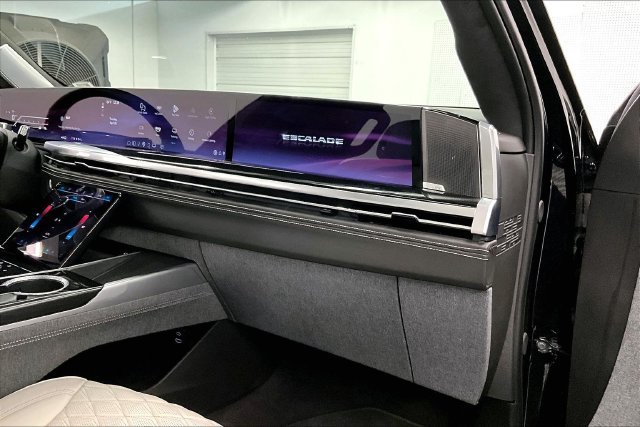 Used 2025 Black Raven Cadillac Sport Platinum image 20