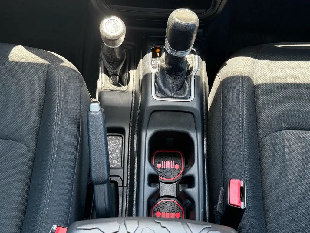 Used 2022 White Jeep Altitude image 17