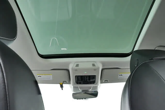 New 2026 Platinum Gray Metallic Volkswagen SE image 18