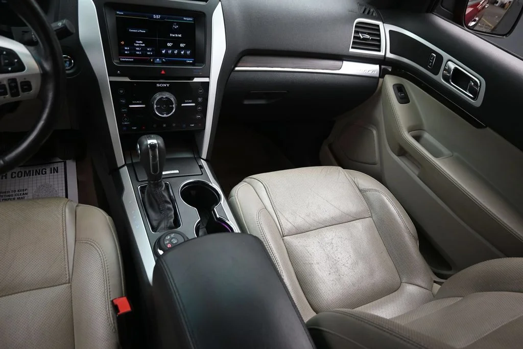 Used 2015 Red Ford Limited image 16