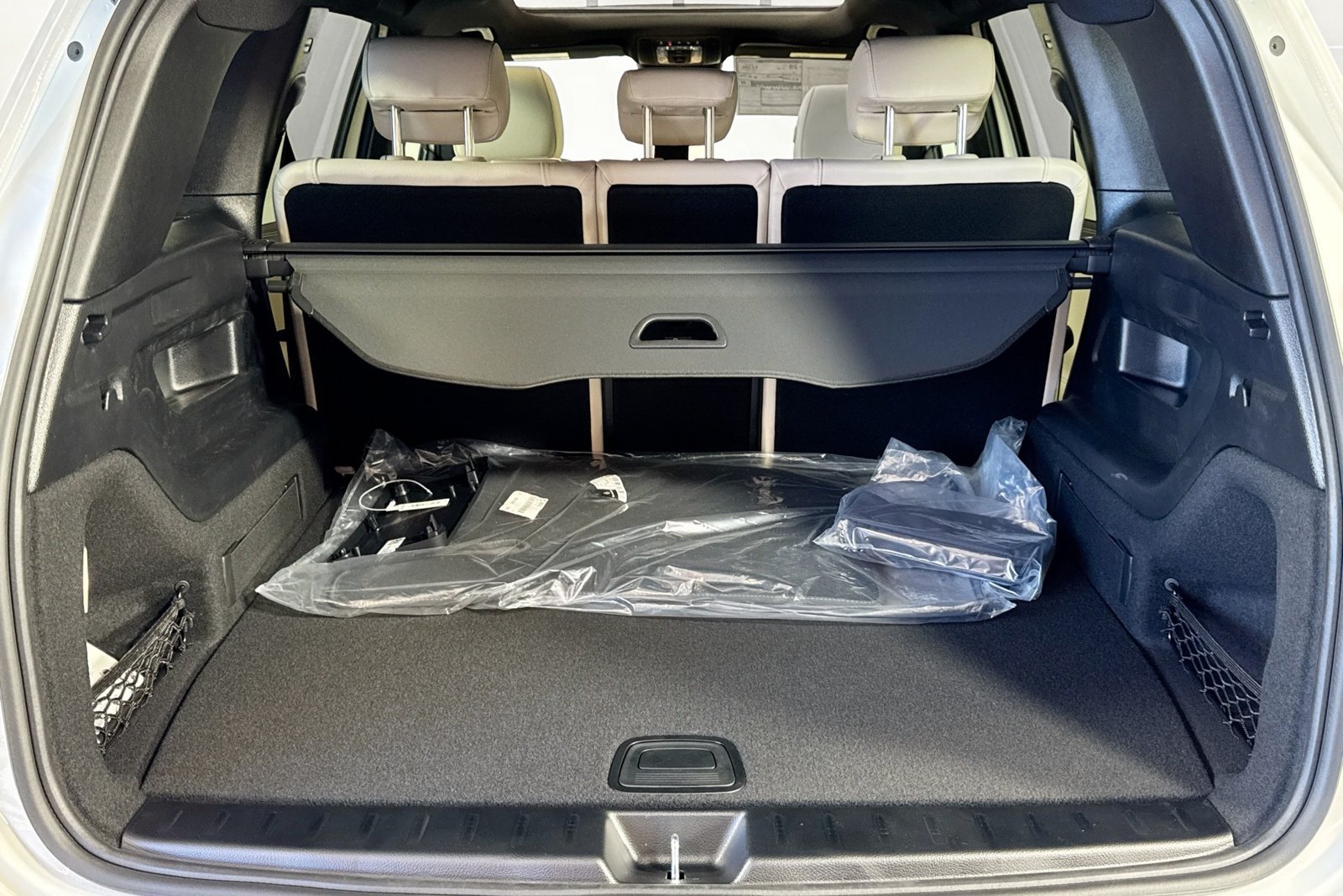 New 2026 Polar White Mercedes-Benz GLB 250 image 24