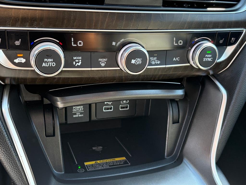 Used 2021 Lunar Silver Metallic Honda Touring image 15