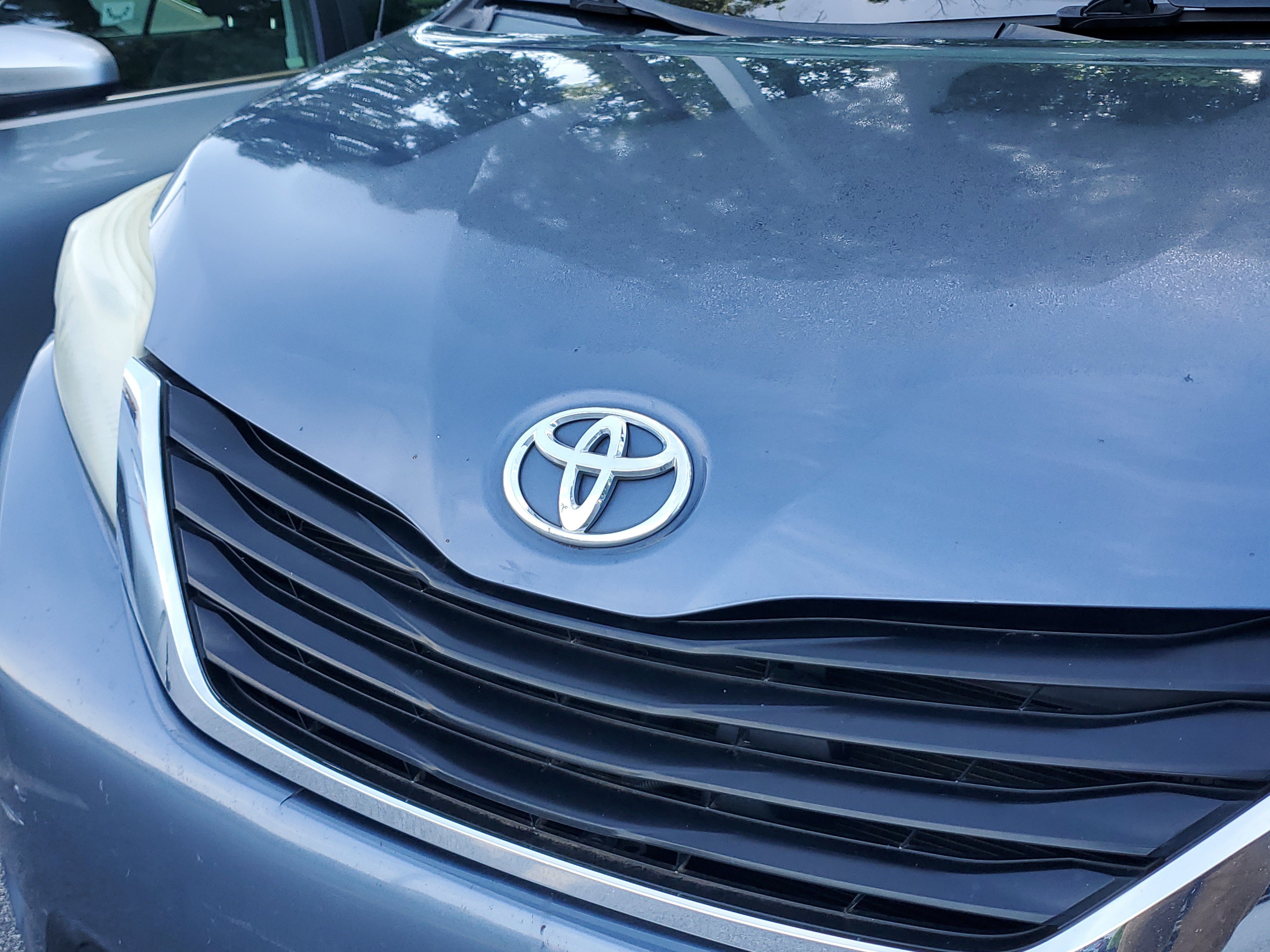 Used 2014 Blue Toyota LE image 4