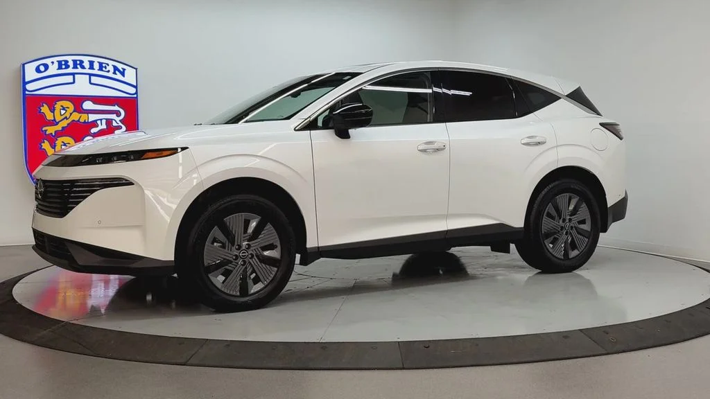 Used 2025 White Pearl Nissan SL image 8