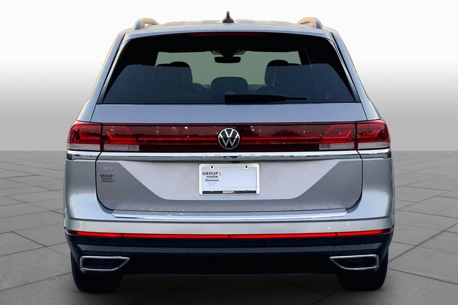 Used 2024 Silver Mist Metallic Volkswagen 2.0T SE image 5