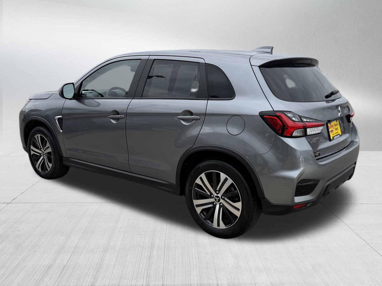 Used 2025 Mercury Gray Metallic Mitsubishi SE image 5