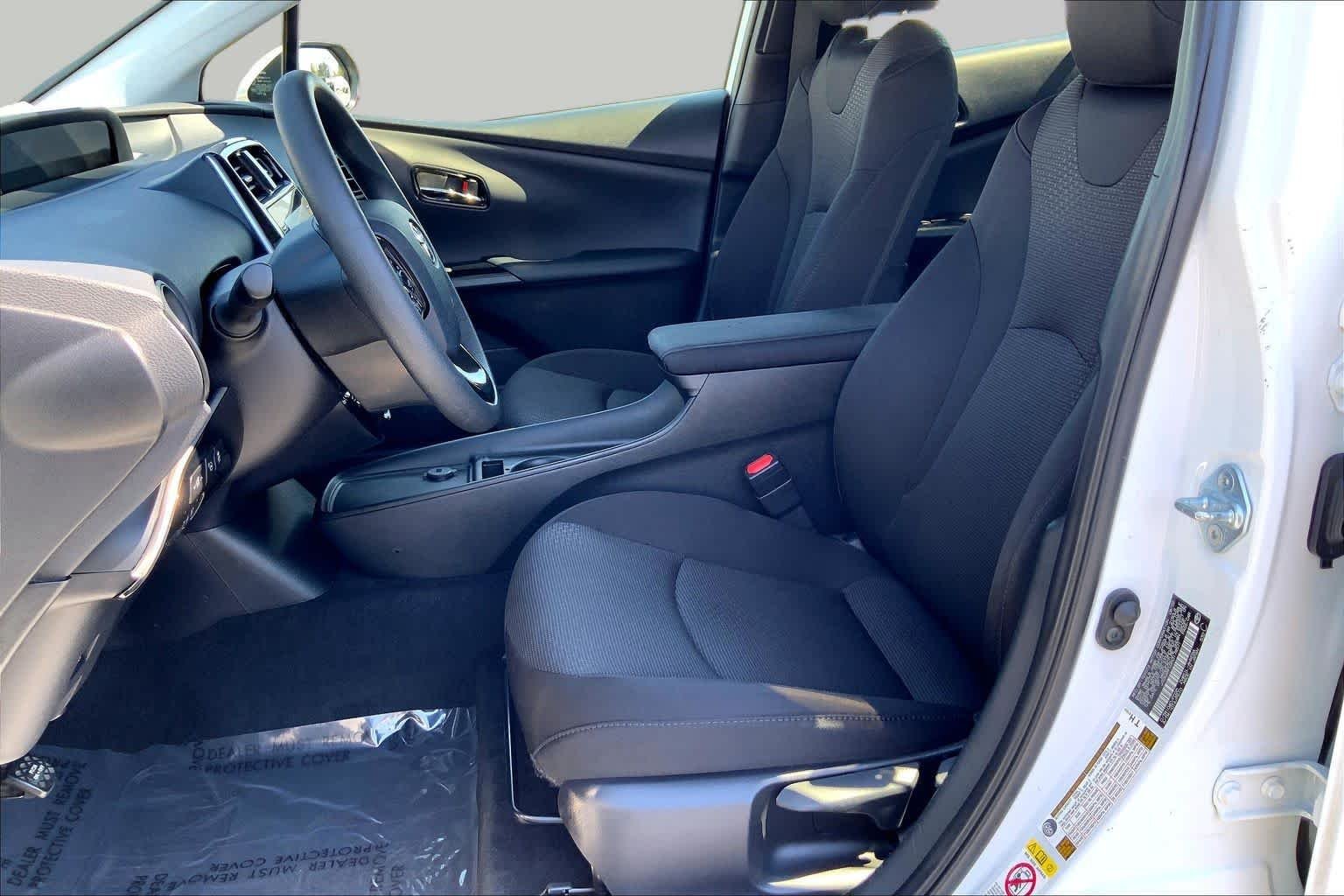Used 2022 White Toyota LE image 7