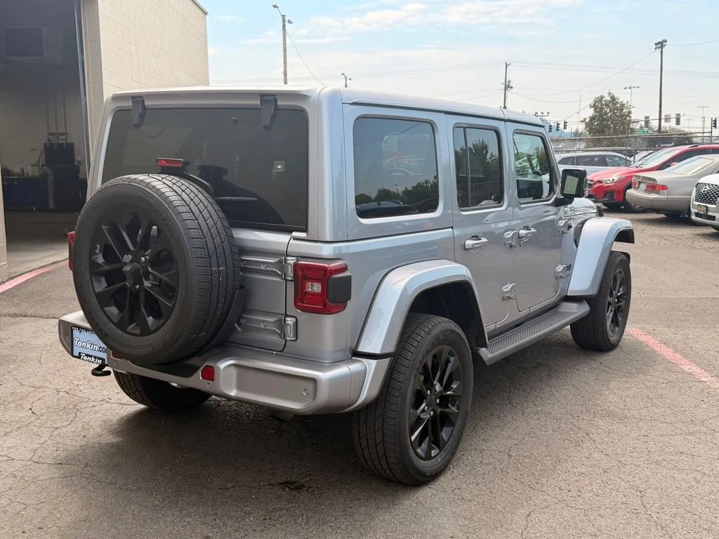 Used 2021 Billet Silver Metallic Clearcoat Jeep Unlimited Sahara High Altitude image 5