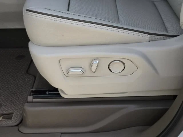 2026 GMC Yukon XL Denali - Photo 28