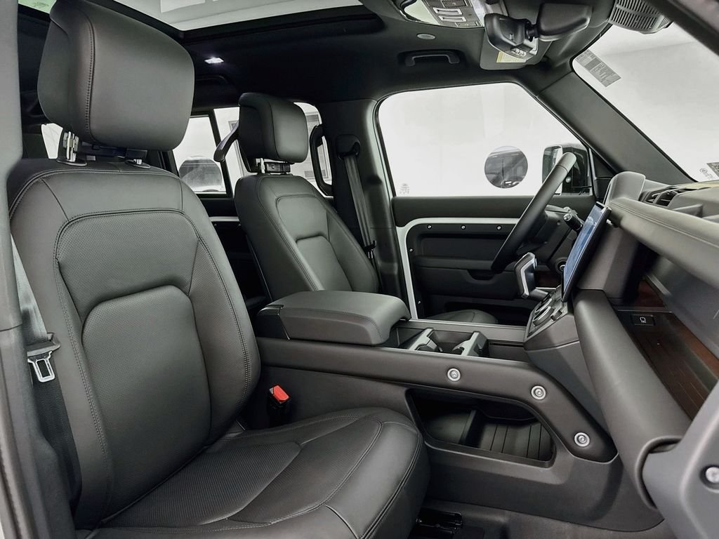New 2026 Fuji White Land Rover X-Dynamic SE image 30