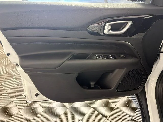 New 2026 White Jeep Latitude image 13