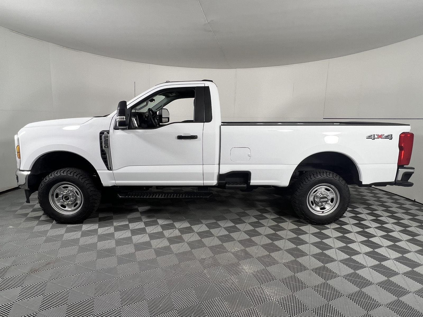 Used 2024 Oxford White Ford XL image 7