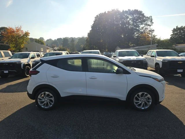 New 2027 White Chevrolet LT image 7