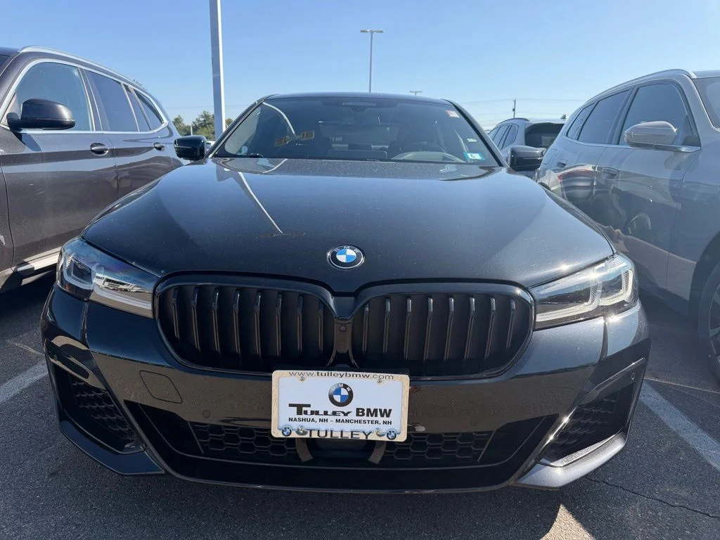Used 2022 Black Sapphire Metallic BMW M550i xDrive image 2