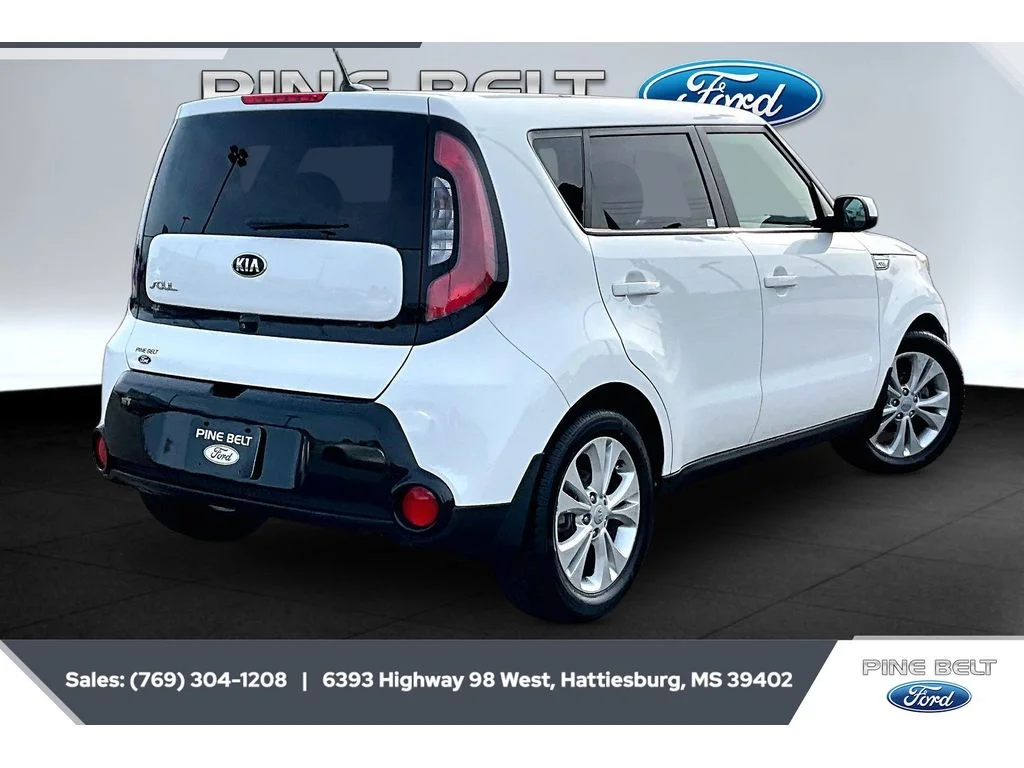 Used 2016 Clear White Kia + image 11