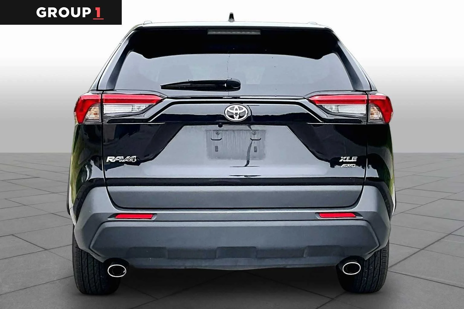 Used 2025 Midnight Black Metallic Toyota XLE image 5