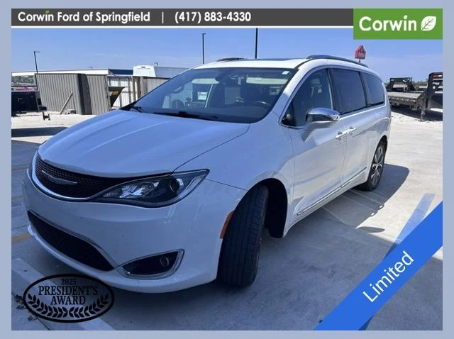 Used 2017 Bright White Clearcoat Chrysler Limited image 1