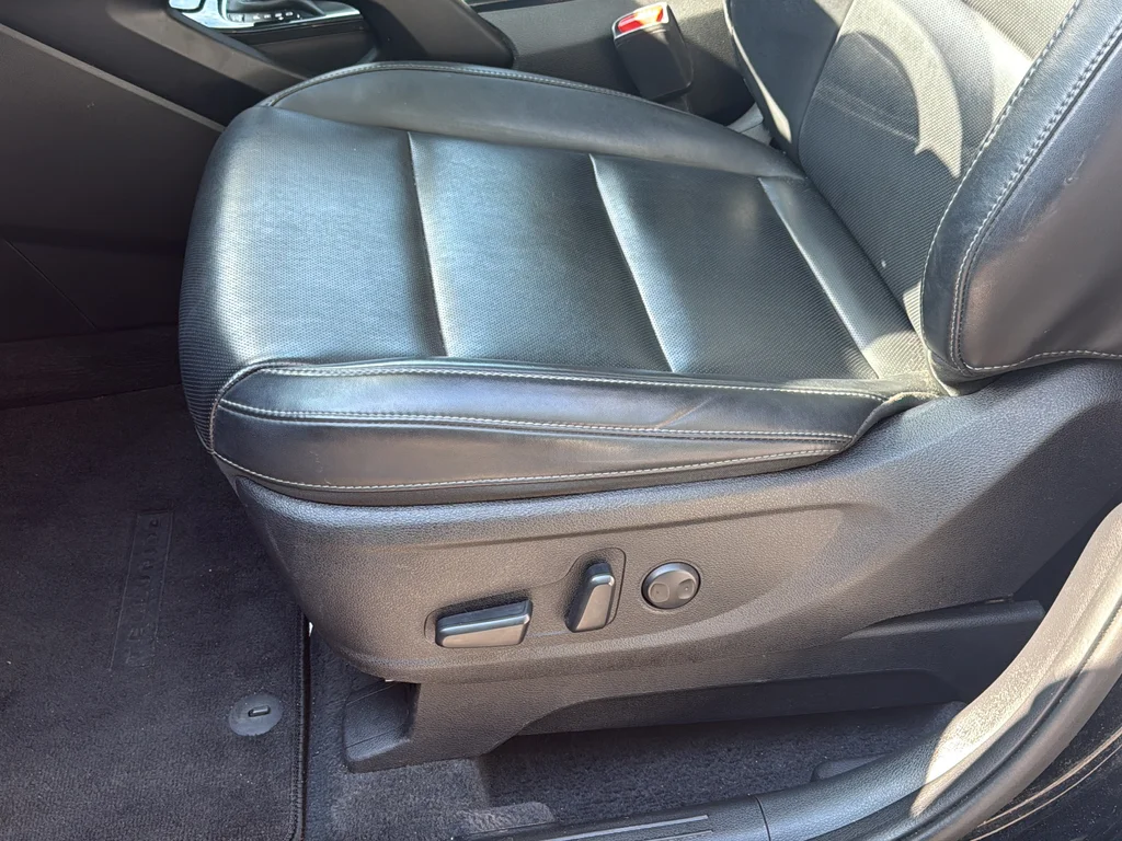 Used 2025 Black Kia S image 18