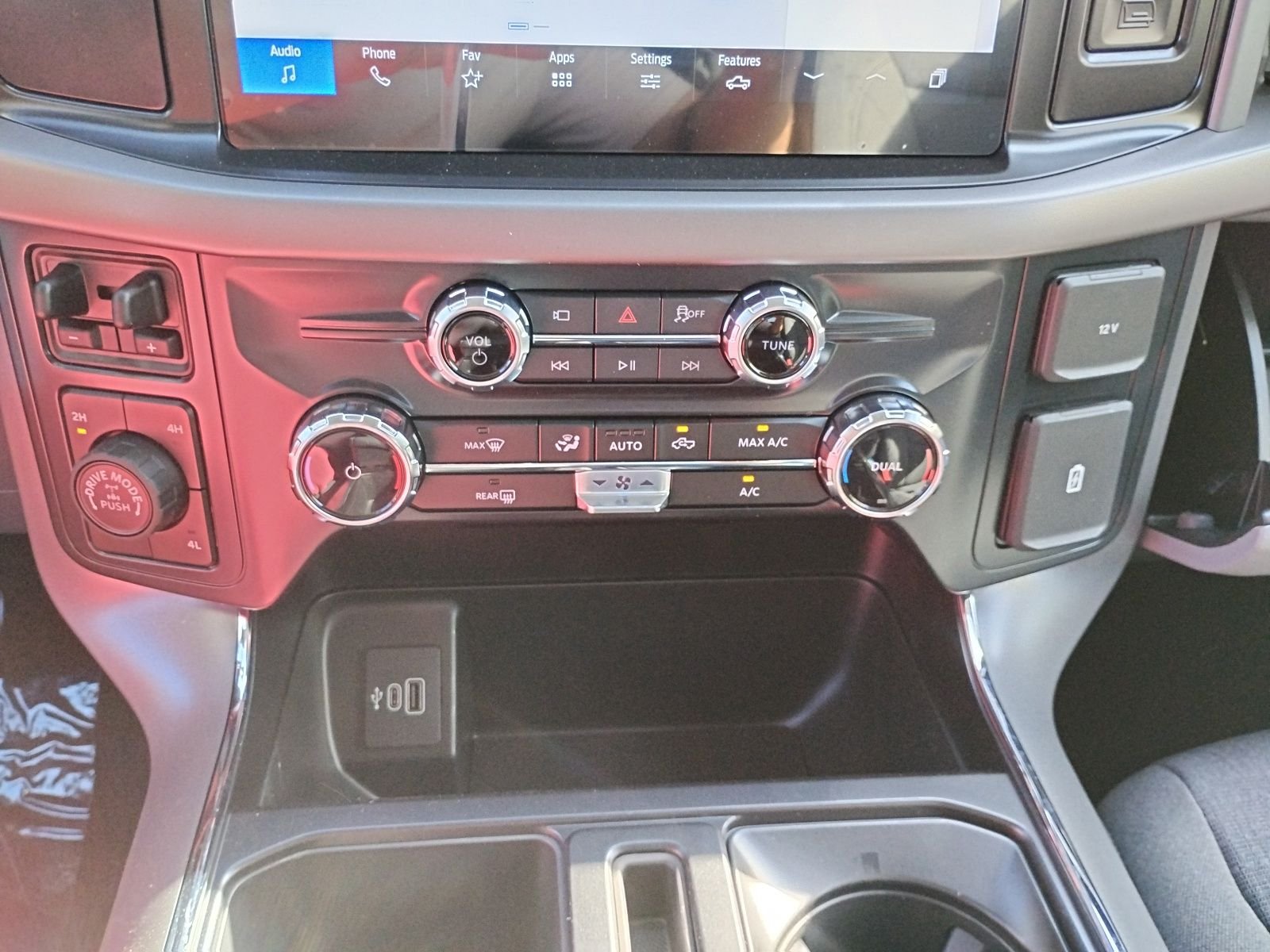 New 2026 Carbonized Gray Metallic Ford XLT image 23