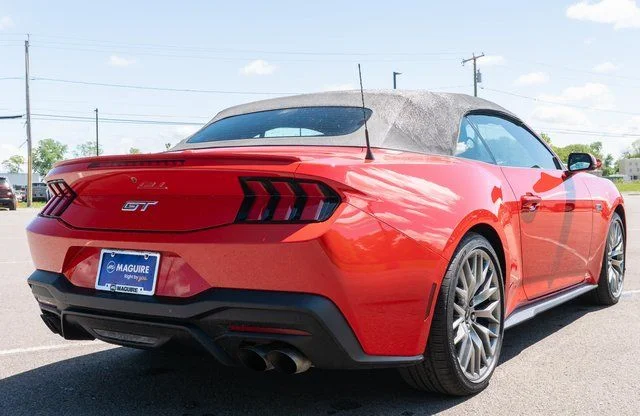 Used 2025  Ford GT Premium image 7