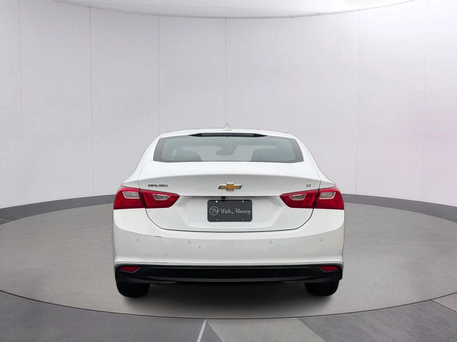 Used 2024 Summit White Chevrolet LT image 4
