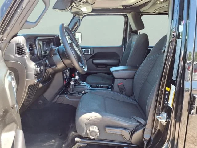 Used 2024  Jeep Rubicon image 18