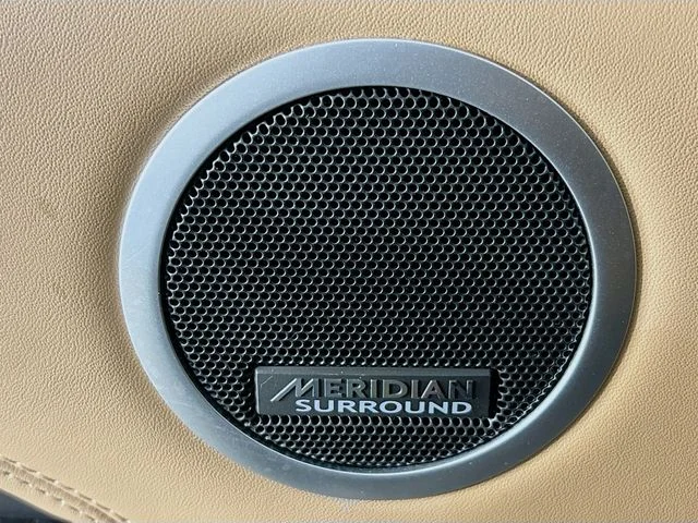 Used 2023  Land Rover Metropolitan Edition image 21