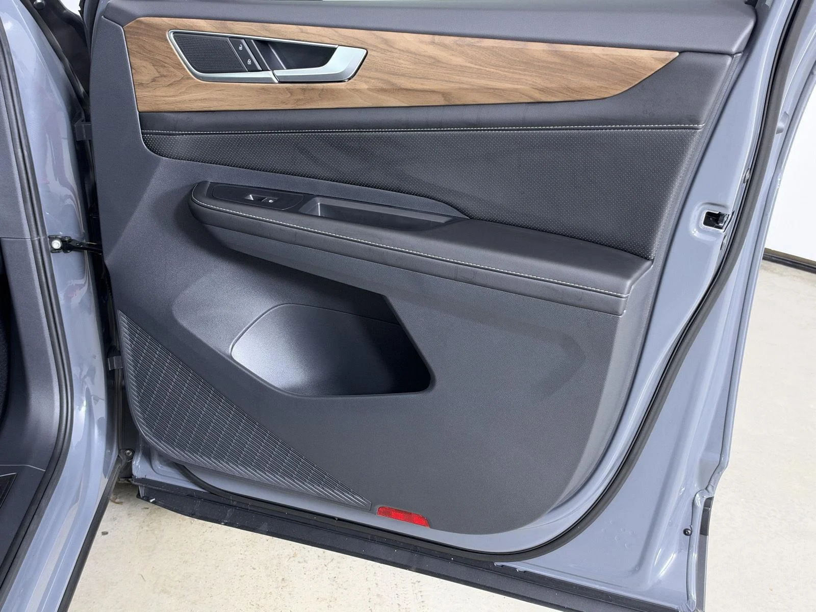 New 2026 Pure Gray Volkswagen 2.0T SE w/Technology image 17