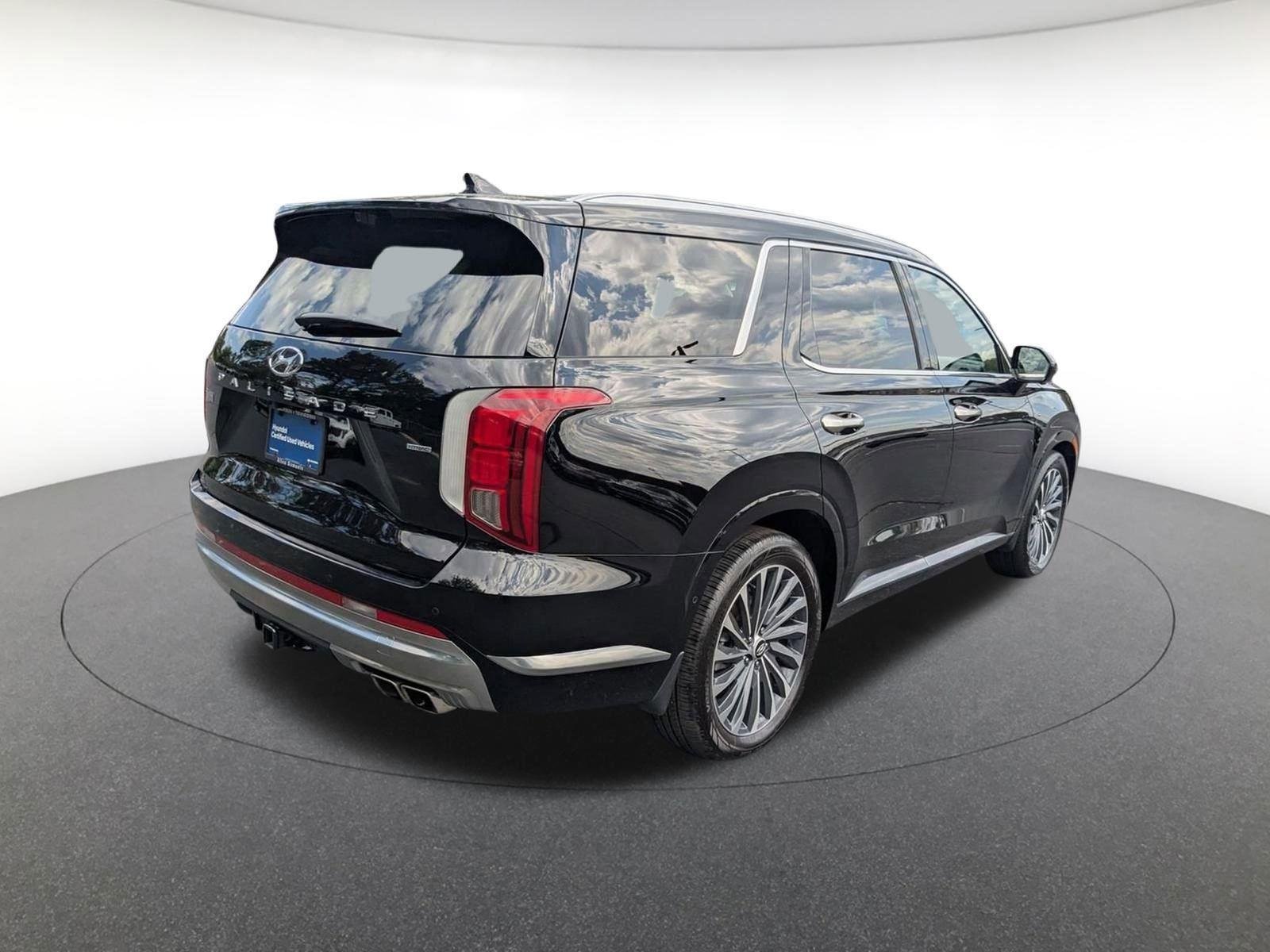 Used 2025 Abyss Black Pearl Hyundai Calligraphy image 4