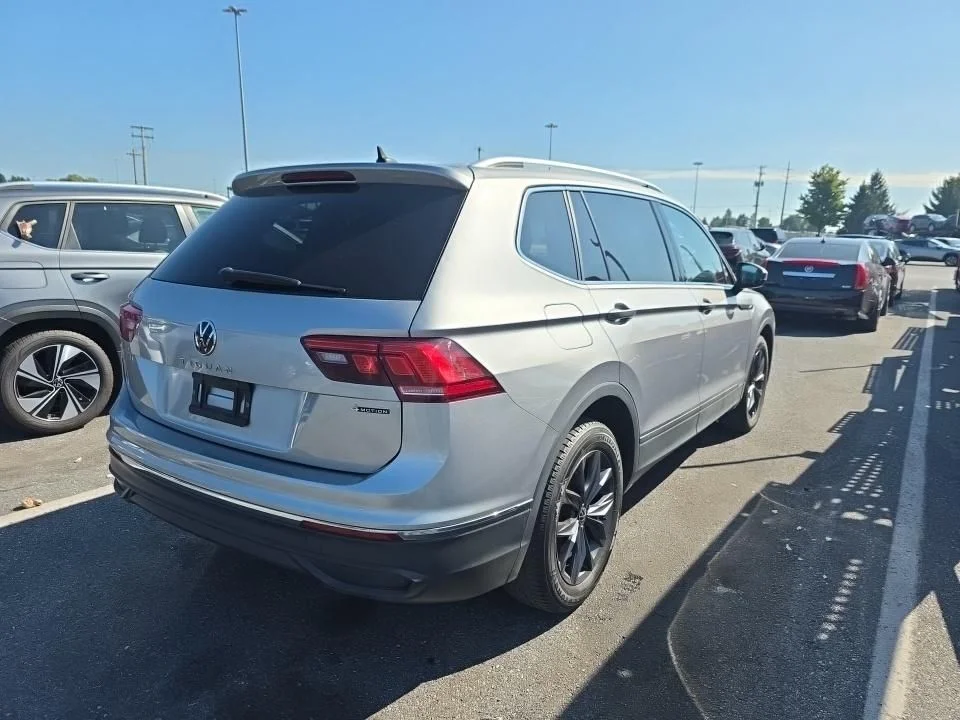 Used 2022 Silver Volkswagen 2.0T SE image 4
