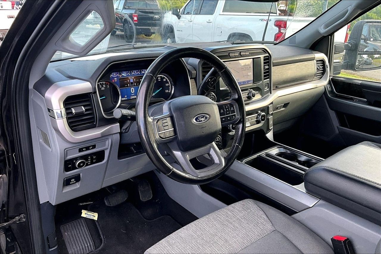 Used 2023 AGATE BLACK METALLIC Ford XLT image 4