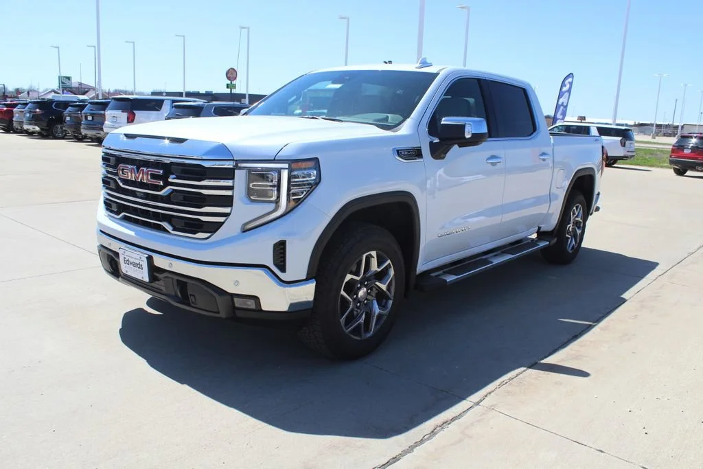New 2026 Glacier White Tricoat GMC SLT image 7
