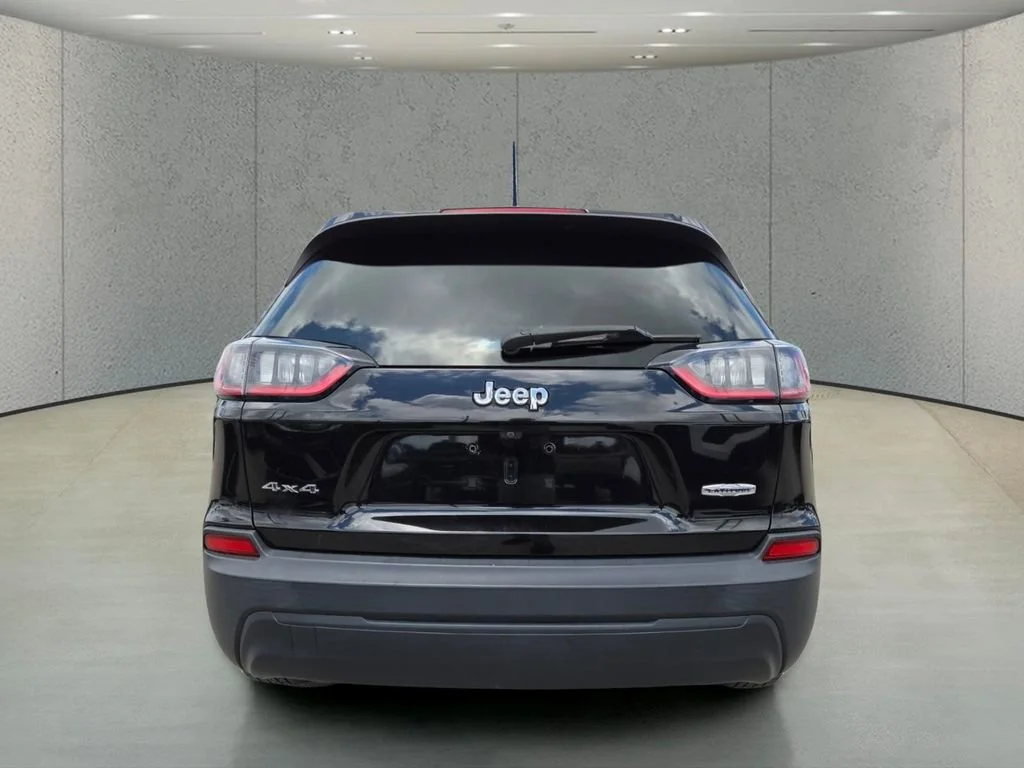 Certified Used 2019 Diamond Black Crystal Pearlcoat Jeep Latitude image 5