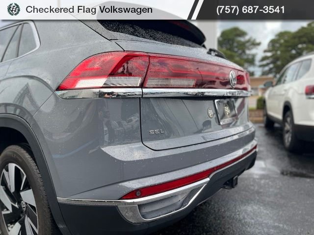 Used 2025 Pure Gray Volkswagen 2.0T SEL image 9