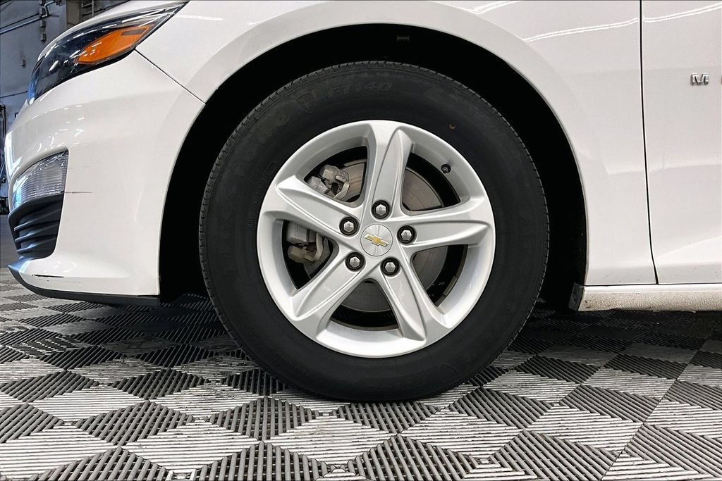 Used 2024 Summit White Chevrolet 1LT image 8