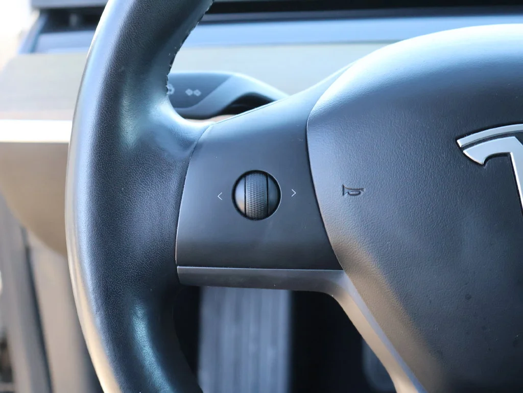 Used 2018  Tesla  image 27