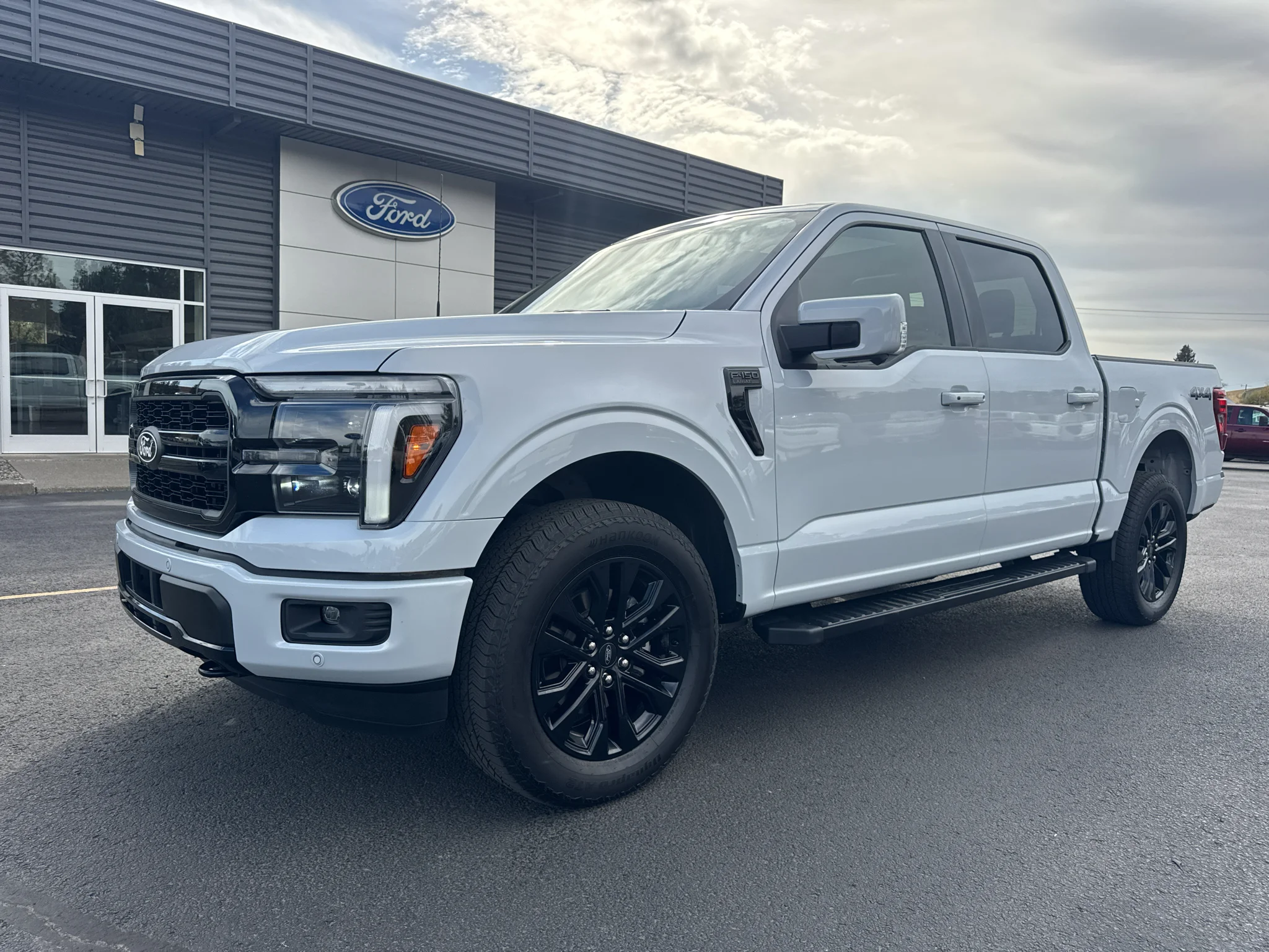 Certified Used 2025 Space White Metallic Ford LARIAT image 1