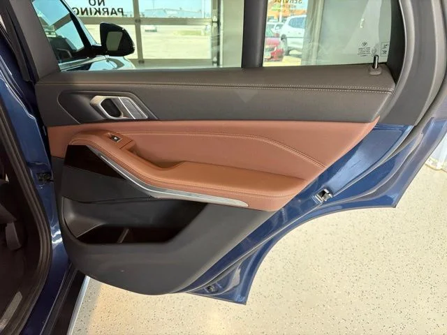 Used 2019 Blue BMW xDrive40i image 35