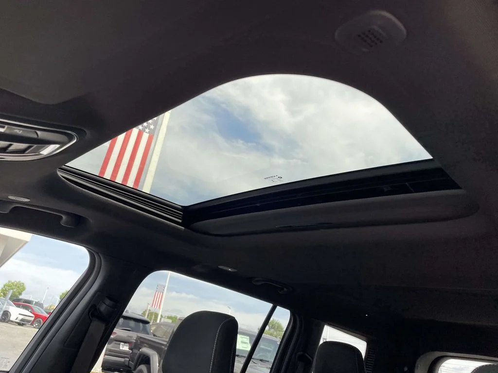 New 2026 Bright White Clearcoat Jeep Laredo image 27