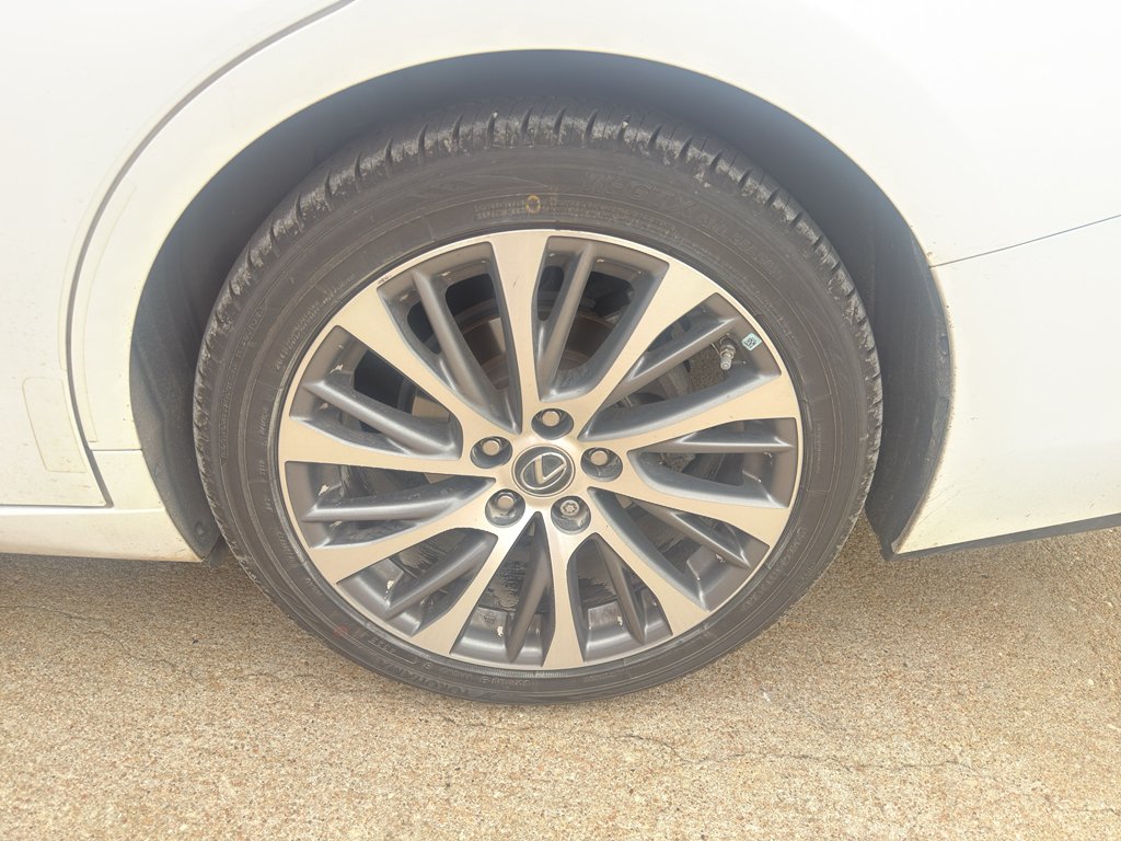 Used 2020 Eminent White Pearl Lexus Base image 14