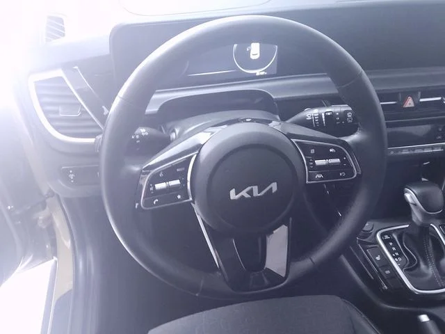 Used 2024 Green Kia S image 14