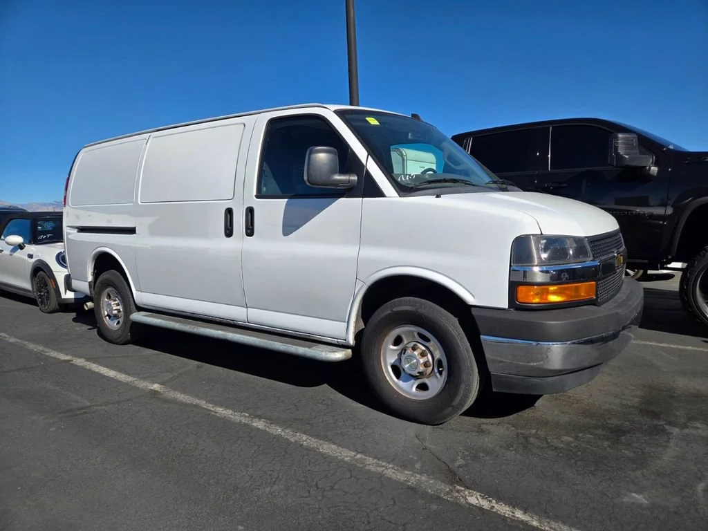 Used 2021 SUMMIT WHITE Chevrolet RWD 2500 135 image 1