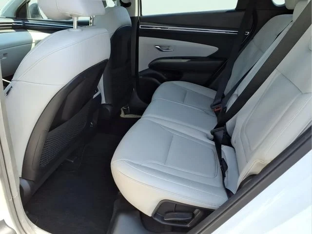 Used 2023 White Hyundai SEL image 16
